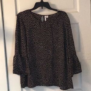 Elle polka dot blouse with flares sleeves. Size XL